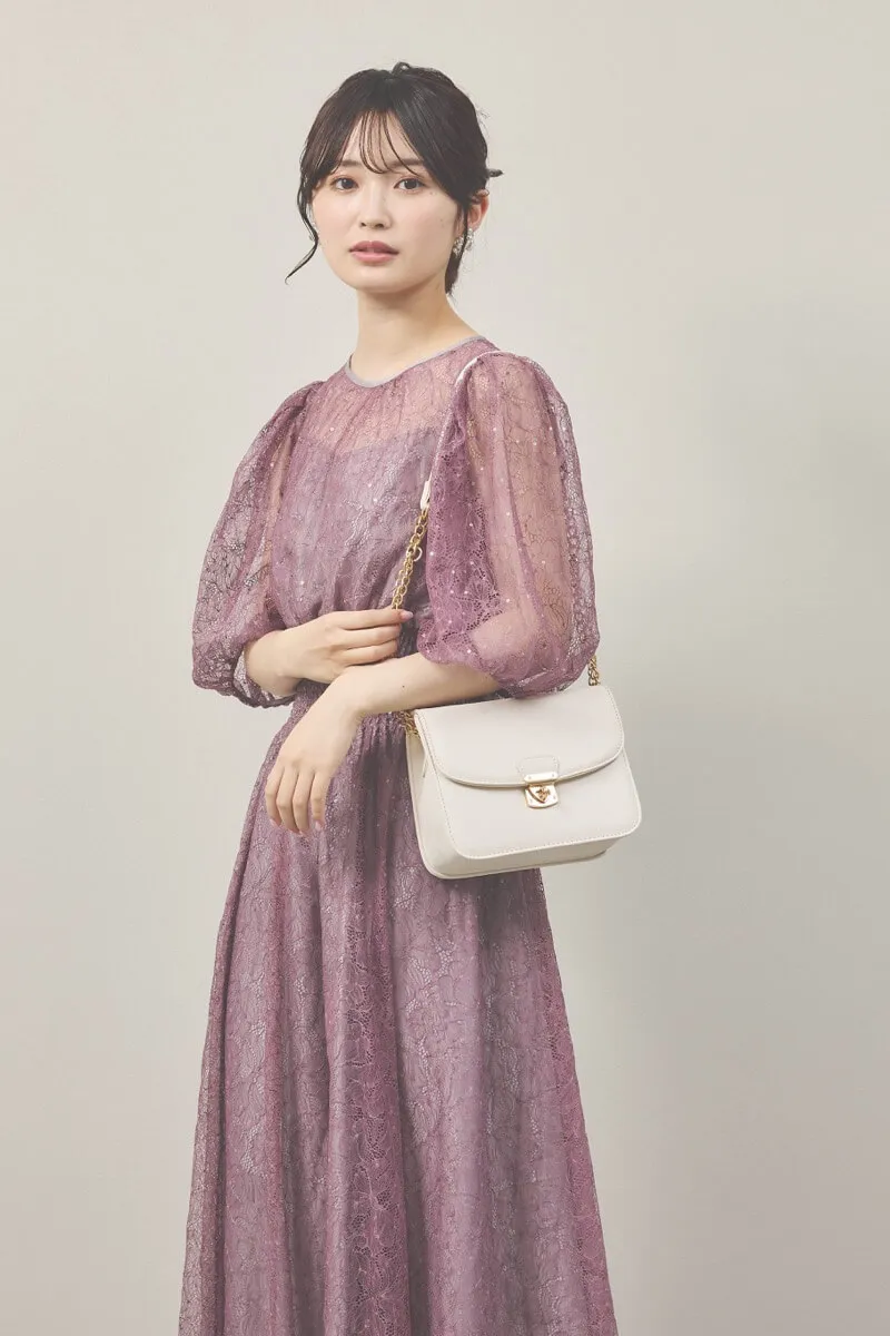 モーヴピンクのスパンコールレースボリュームスリーブドレス