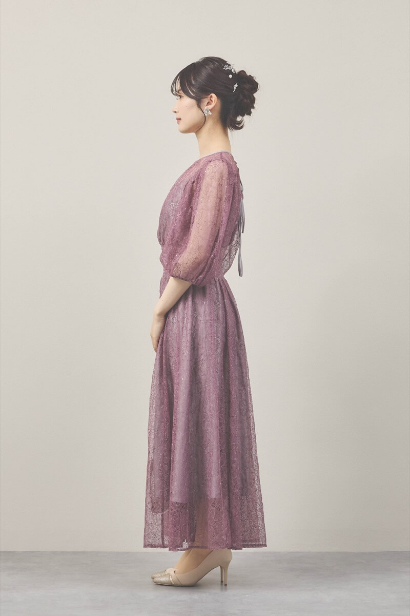 モーヴピンクのスパンコールレースボリュームスリーブドレス