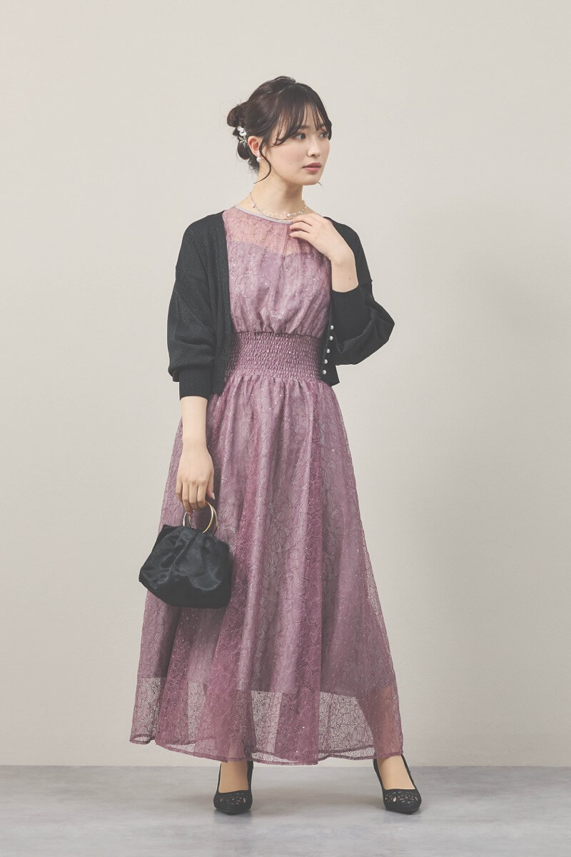 モーヴピンクのスパンコールレースボリュームスリーブドレス