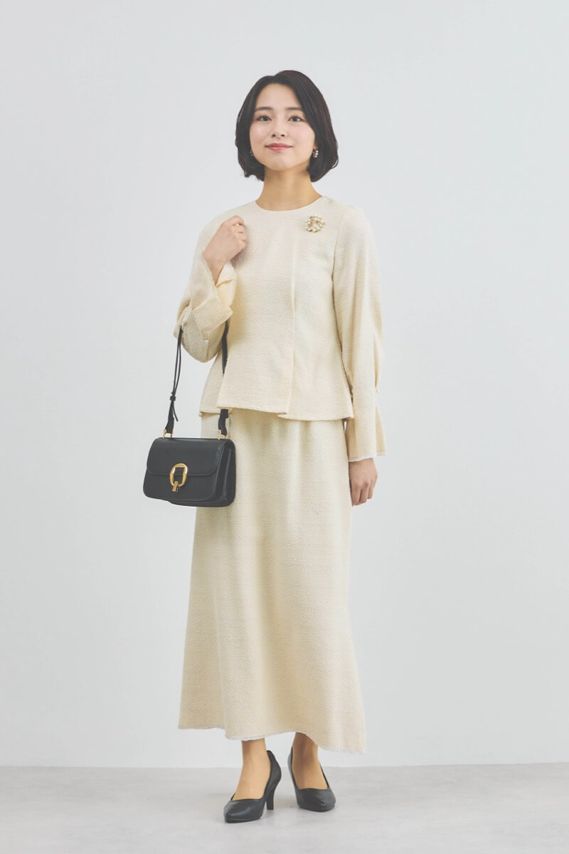 ホワイトのパール付きツイードセレモニースーツセット