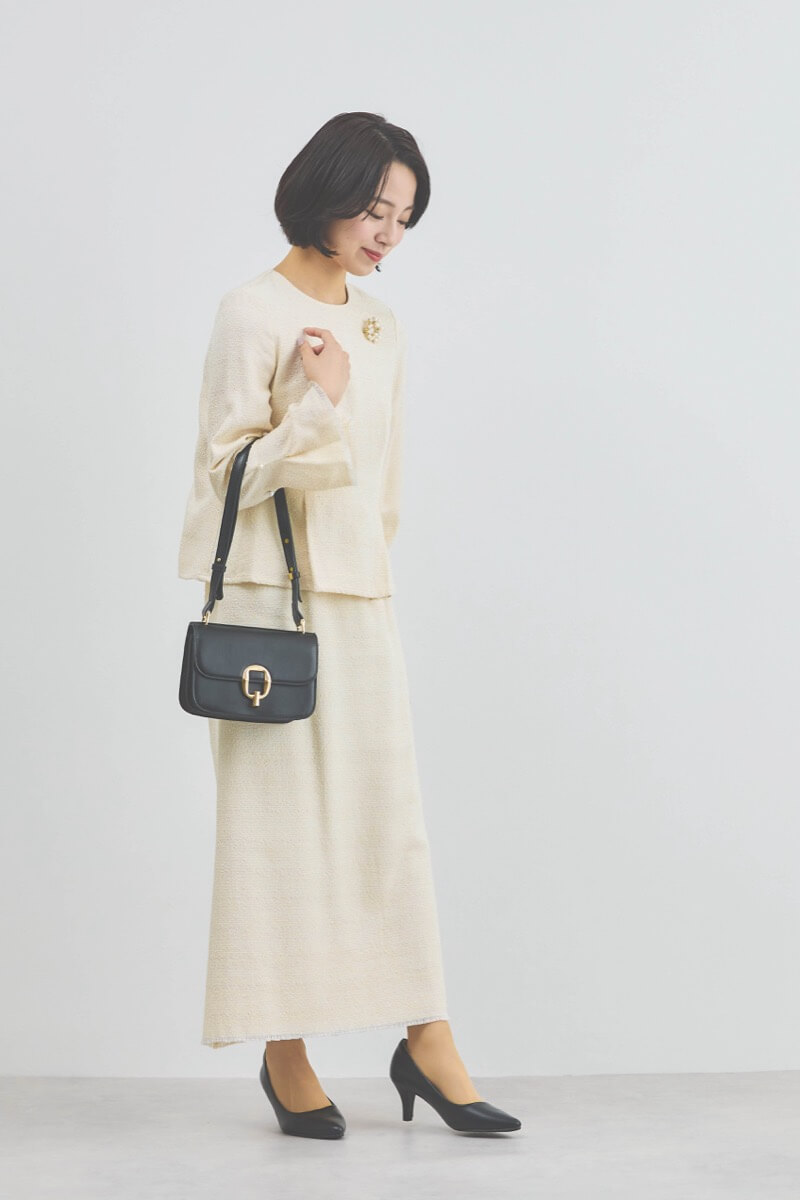 ホワイトのパール付きツイードセレモニースーツセット