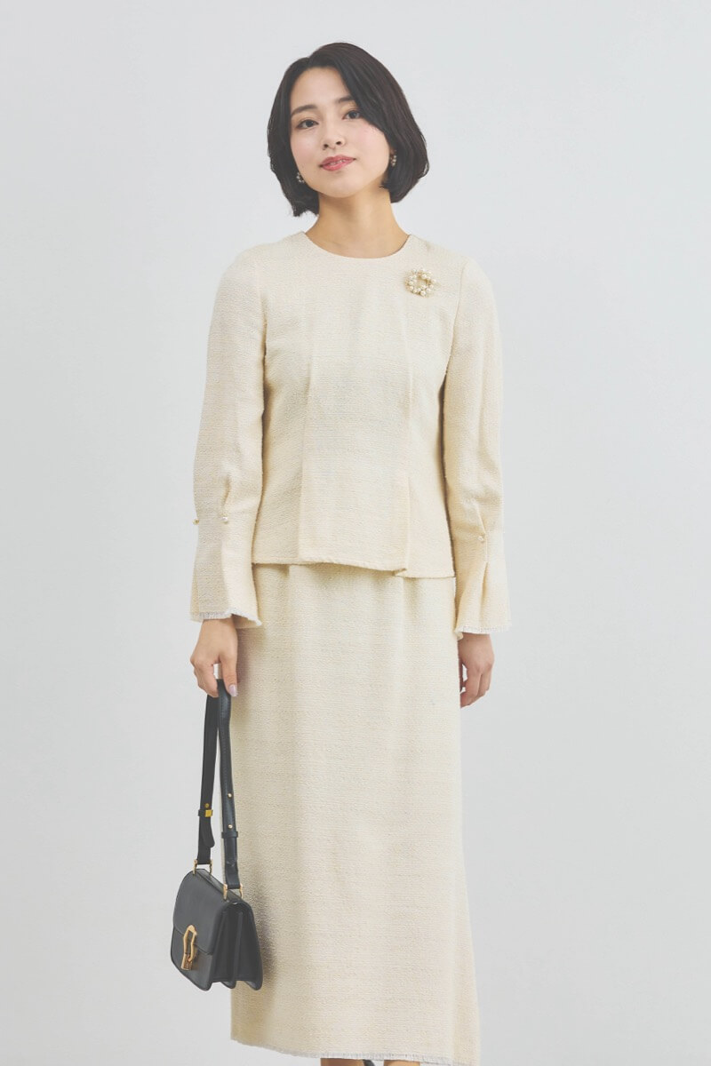 ホワイトのパール付きツイードセレモニースーツセット