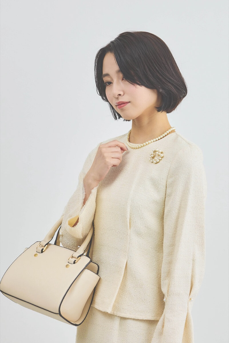 ホワイトのパール付きツイードセレモニースーツセット