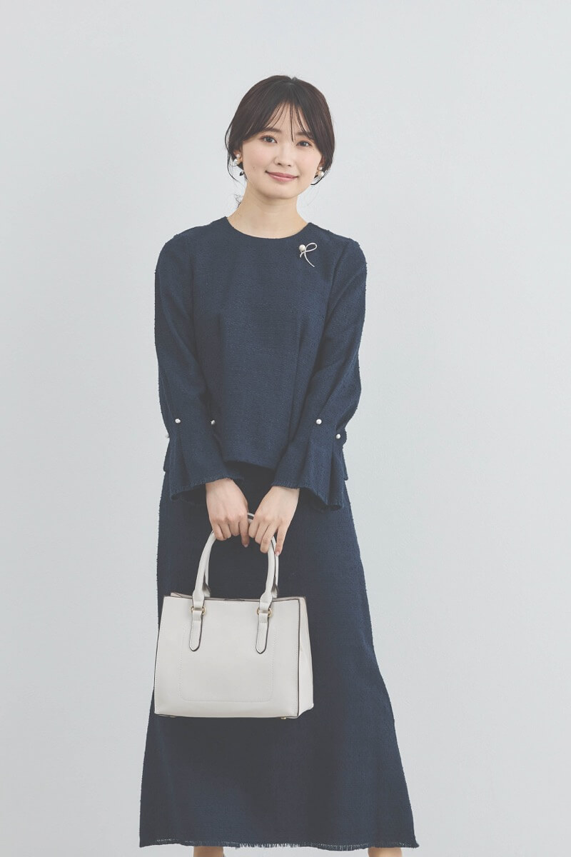 ネイビーのパール付きツイードセレモニースーツセット