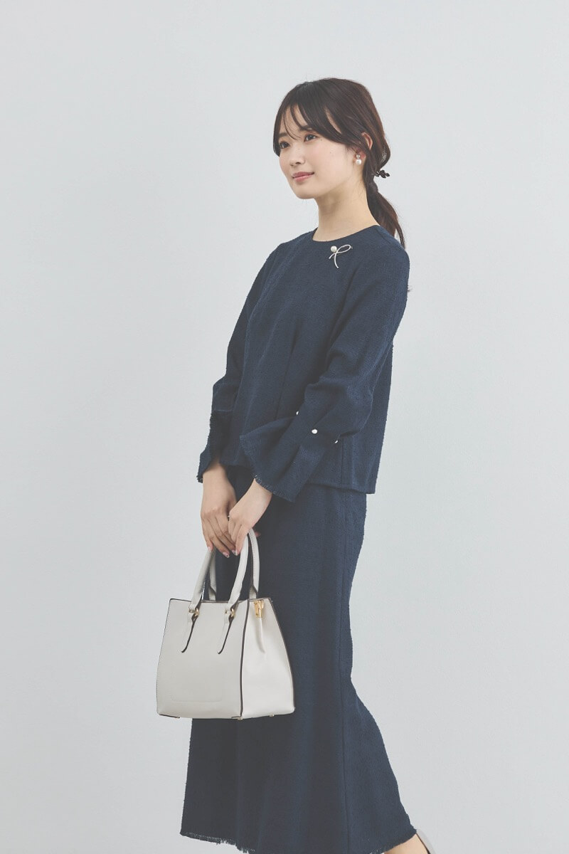 ネイビーのパール付きツイードセレモニースーツセット