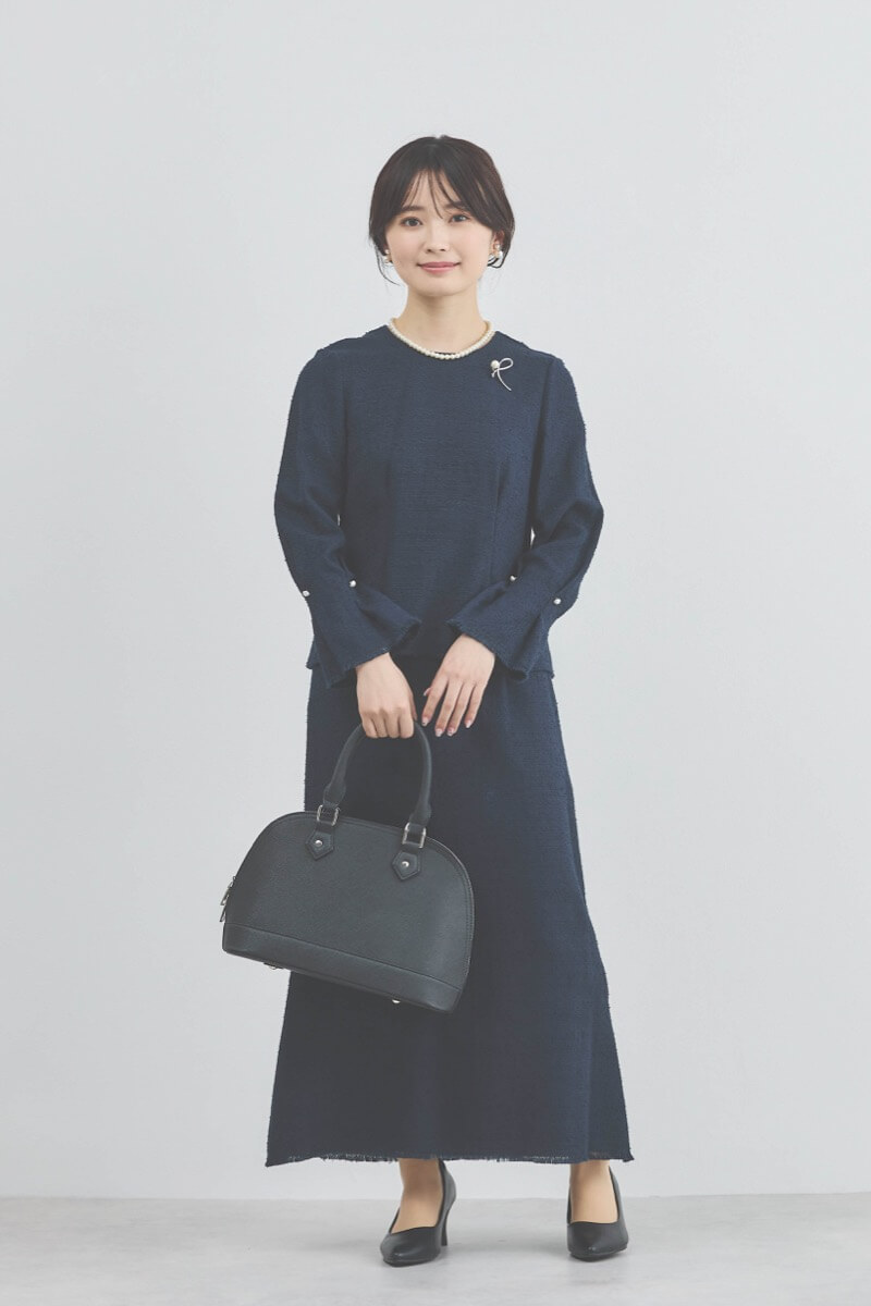 ネイビーのパール付きツイードセレモニースーツセット