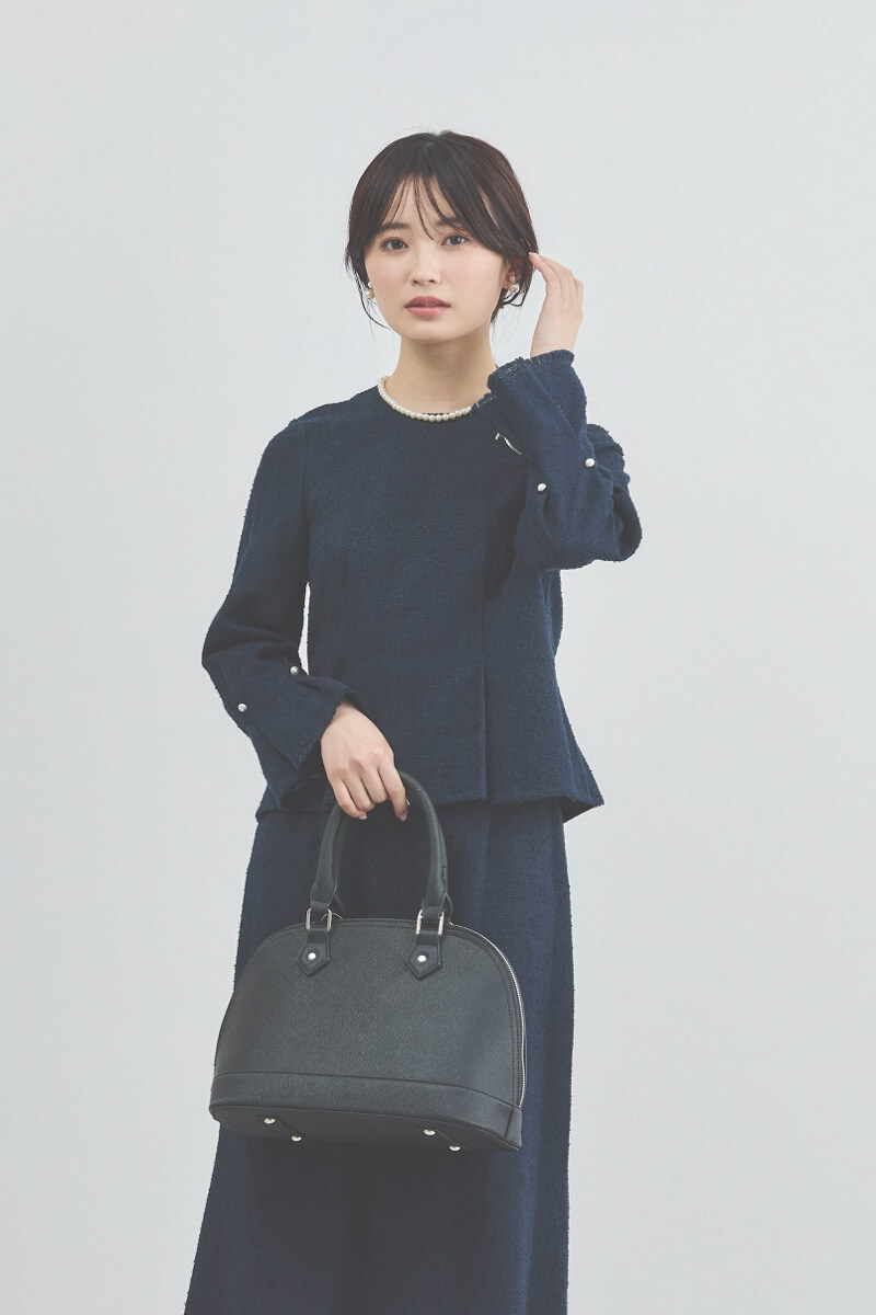 ネイビーのパール付きツイードセレモニースーツセット