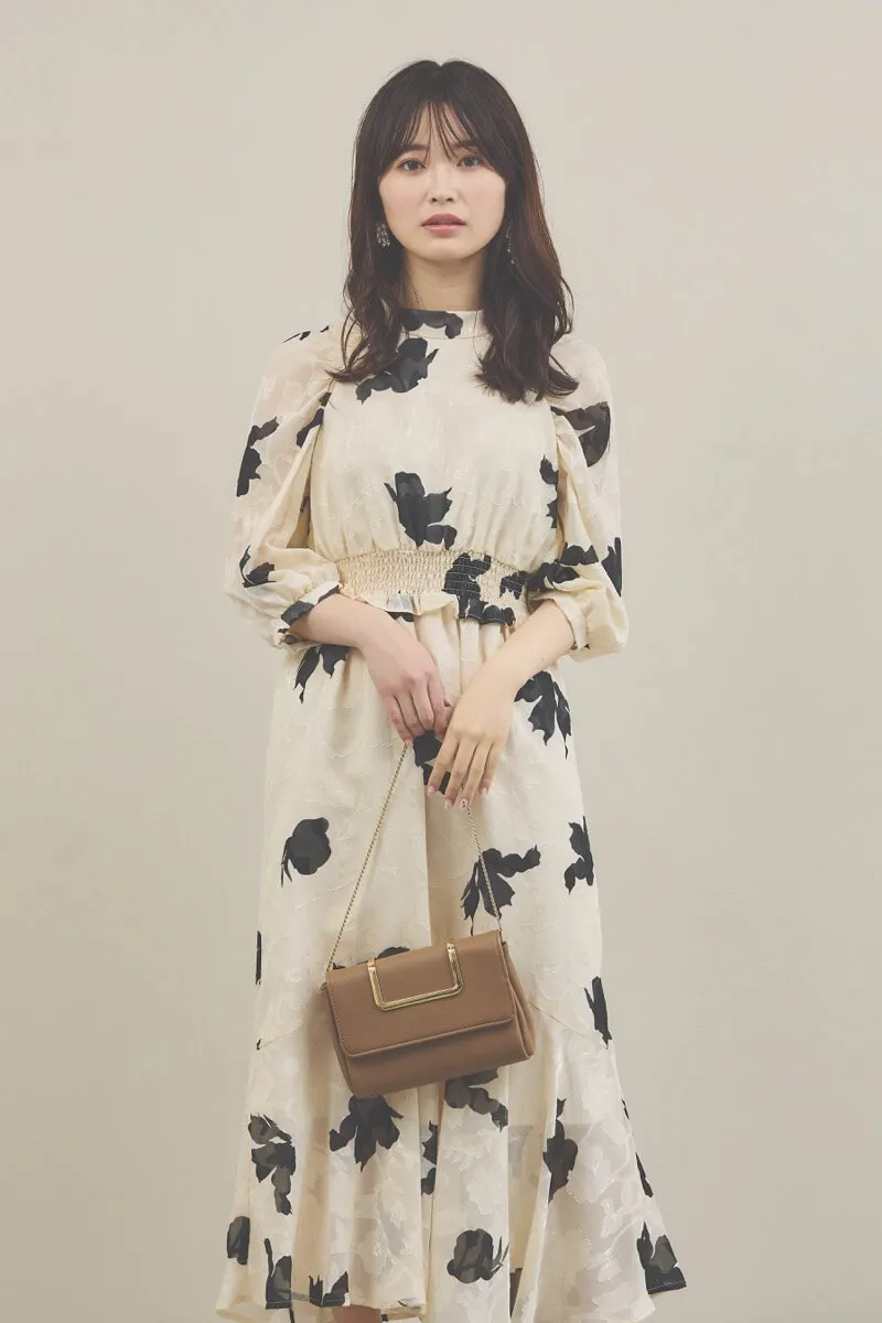 ベージュのジャガードプリントワンピース