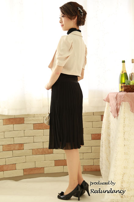 ブラックのハイネックノースリIラインドレス