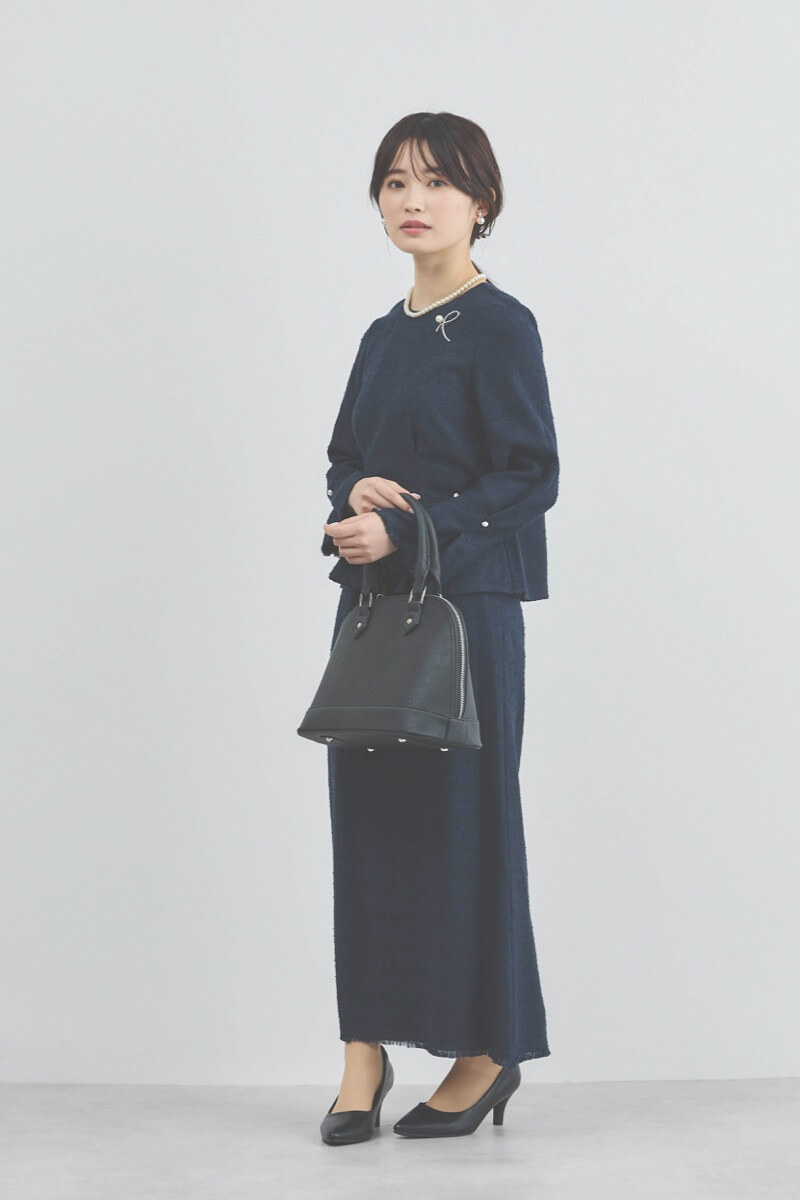 ネイビーのパール付きツイードセレモニースーツセット