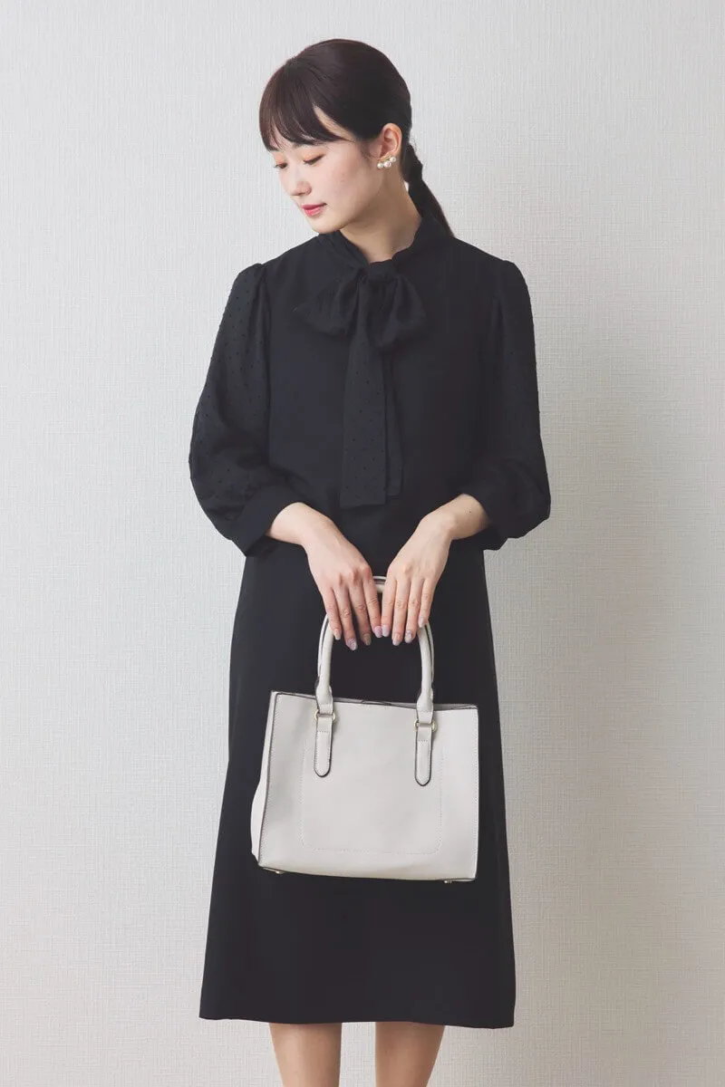 ブラックのシアードット袖ボウタイドレス