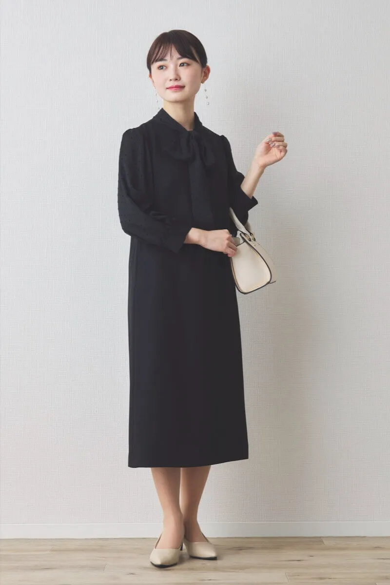 ブラックのシアードット袖ボウタイドレス