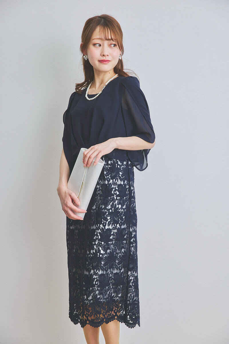 ネイビーのシフォンレースIラインドレス