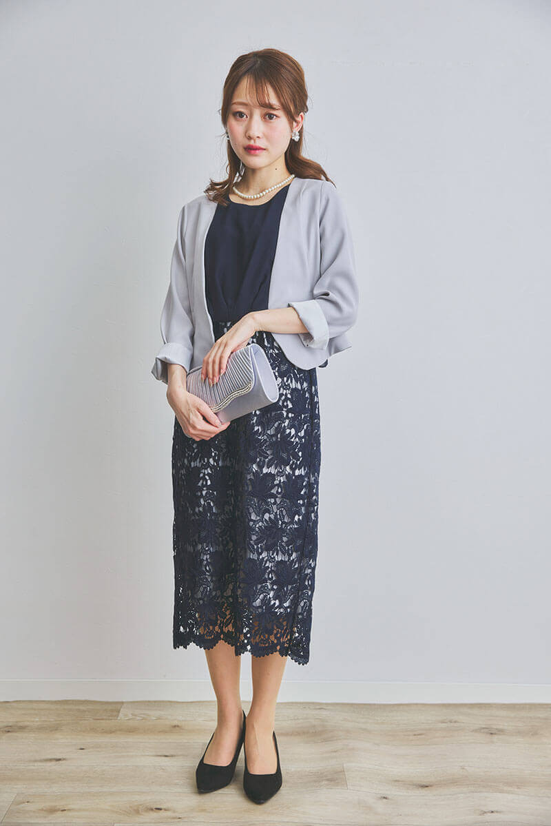 ネイビーのシフォンレースIラインドレス