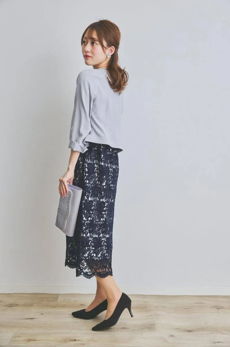 ネイビーのシフォンレースIラインドレス