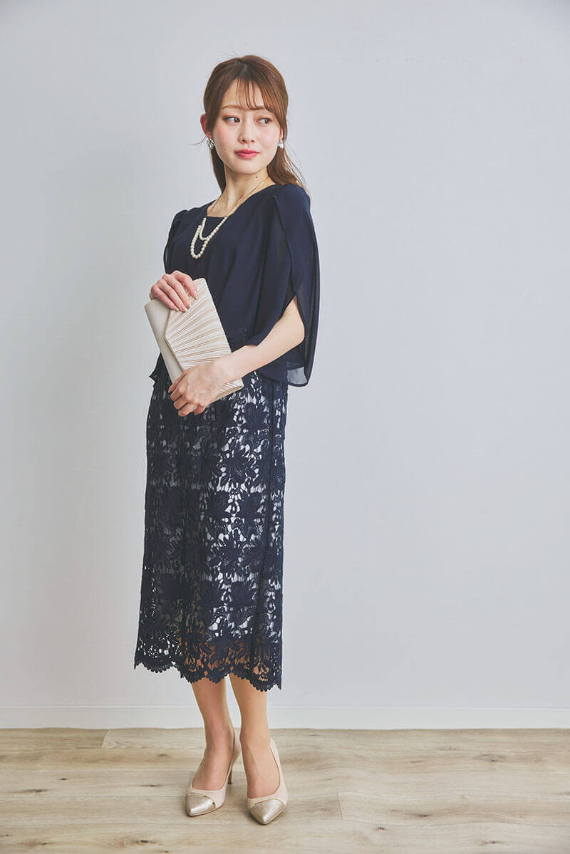 ネイビーのシフォンレースIラインドレス