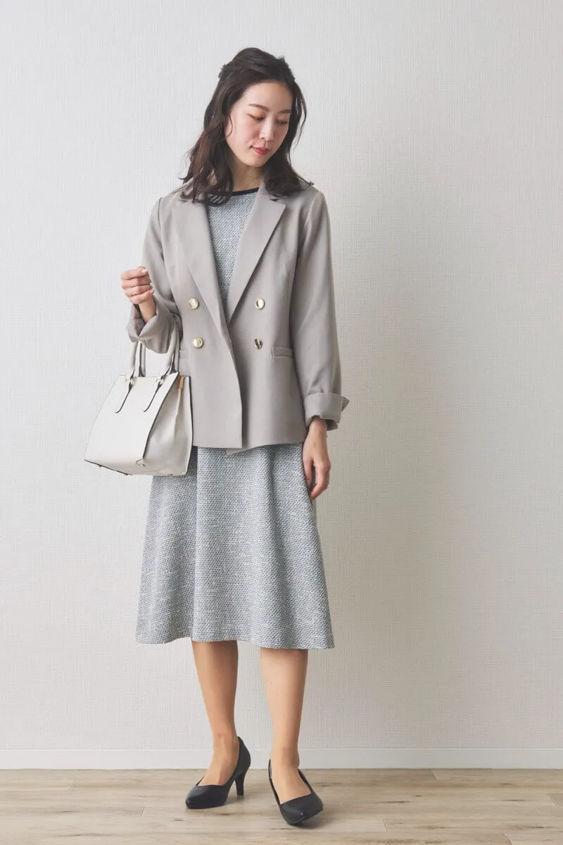 グレーのツイードパイピングワンピース