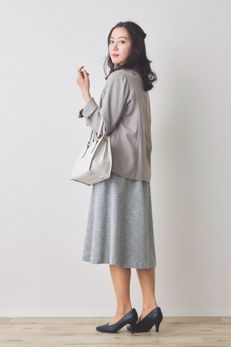 グレーのツイードパイピングワンピース