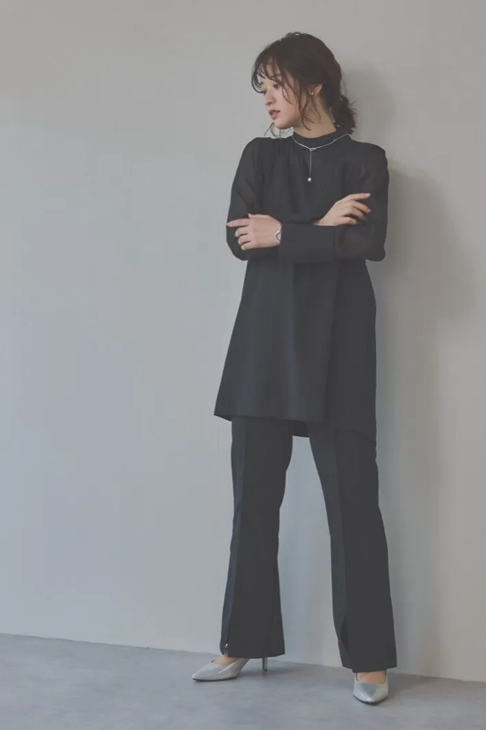 ブラックのバックパールセットアップパンツドレス