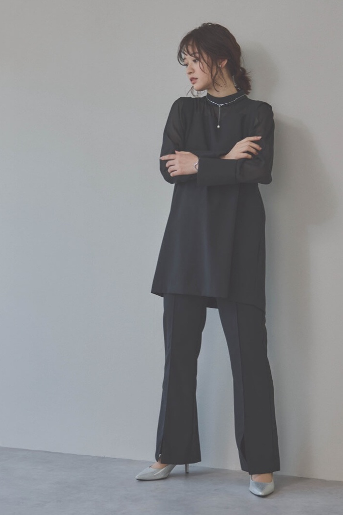 ブラックのバックパールセットアップパンツドレス