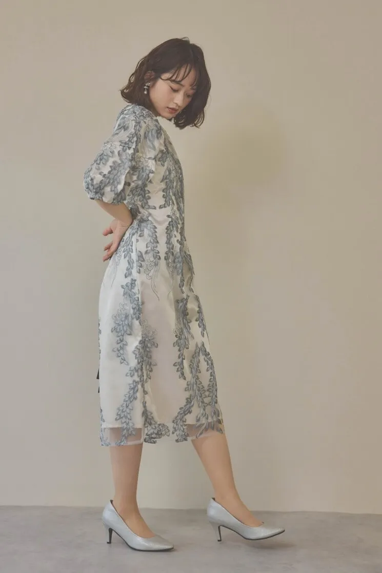 シルバーのリーフ刺繍デザインコクーンドレス