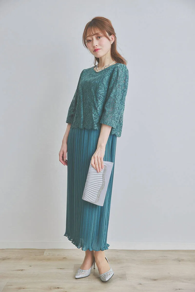 グリーンのレースコンビプリーツドレス