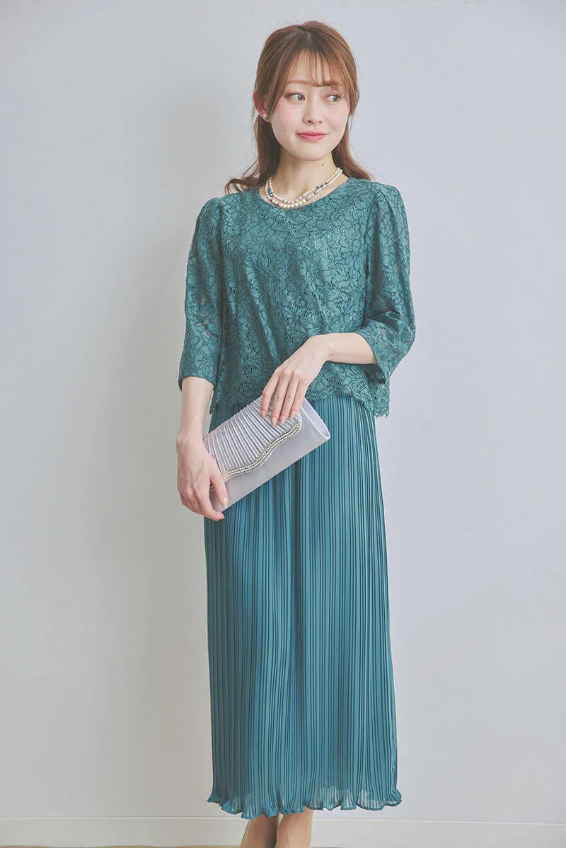 グリーンのレースコンビプリーツドレス