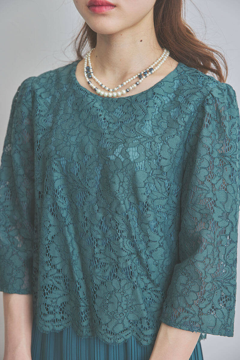 グリーンのレースコンビプリーツドレス