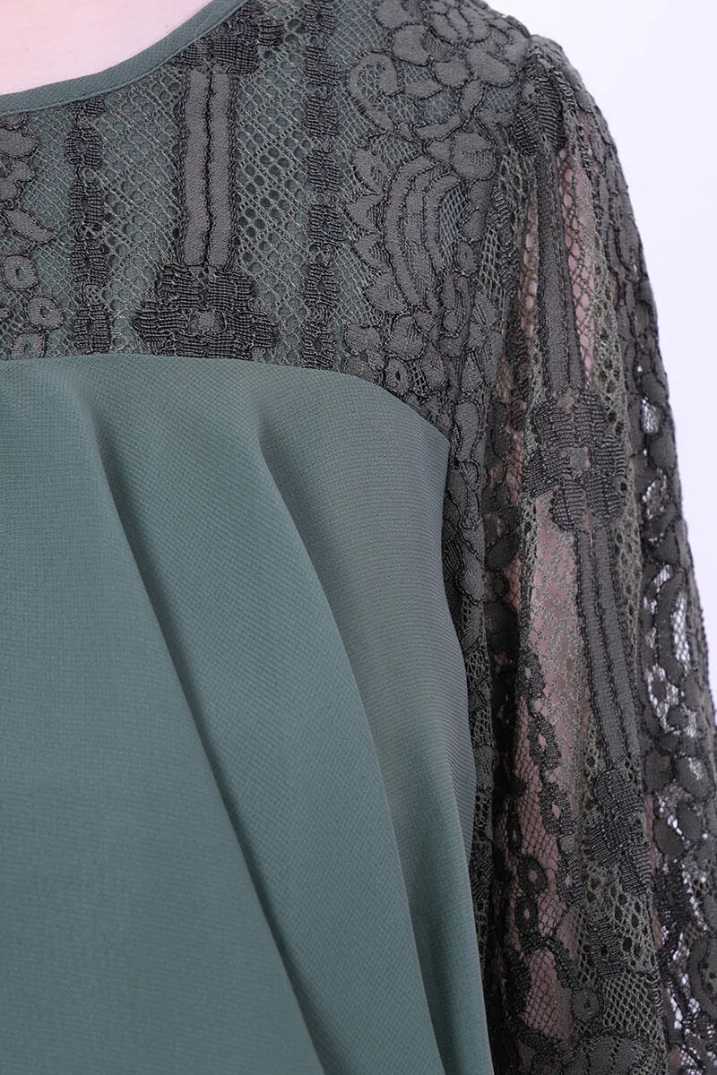 グリーンの授乳口付シフォンティアードドレス