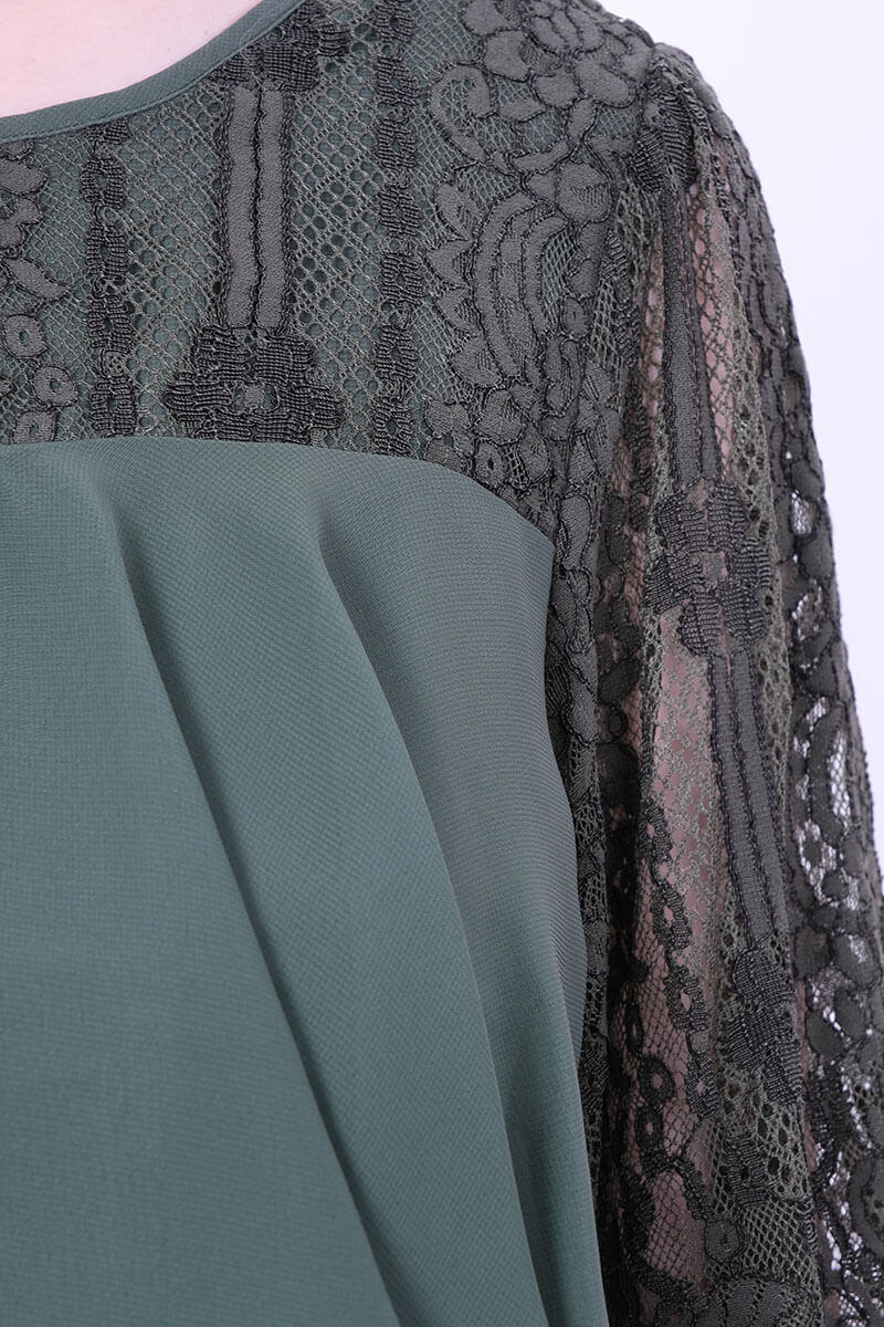 グリーンの授乳口付シフォンティアードドレス