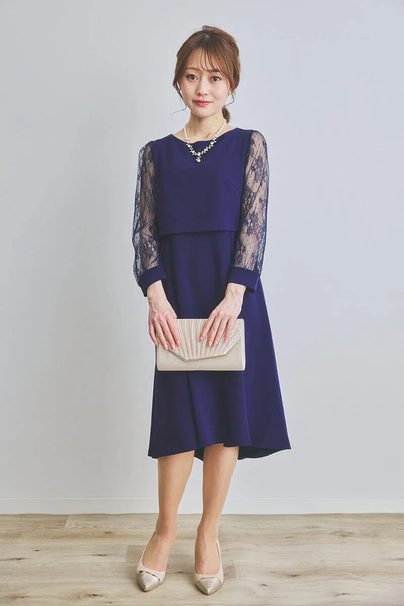 ネイビーの授乳口付きフィットアンドフレアドレス