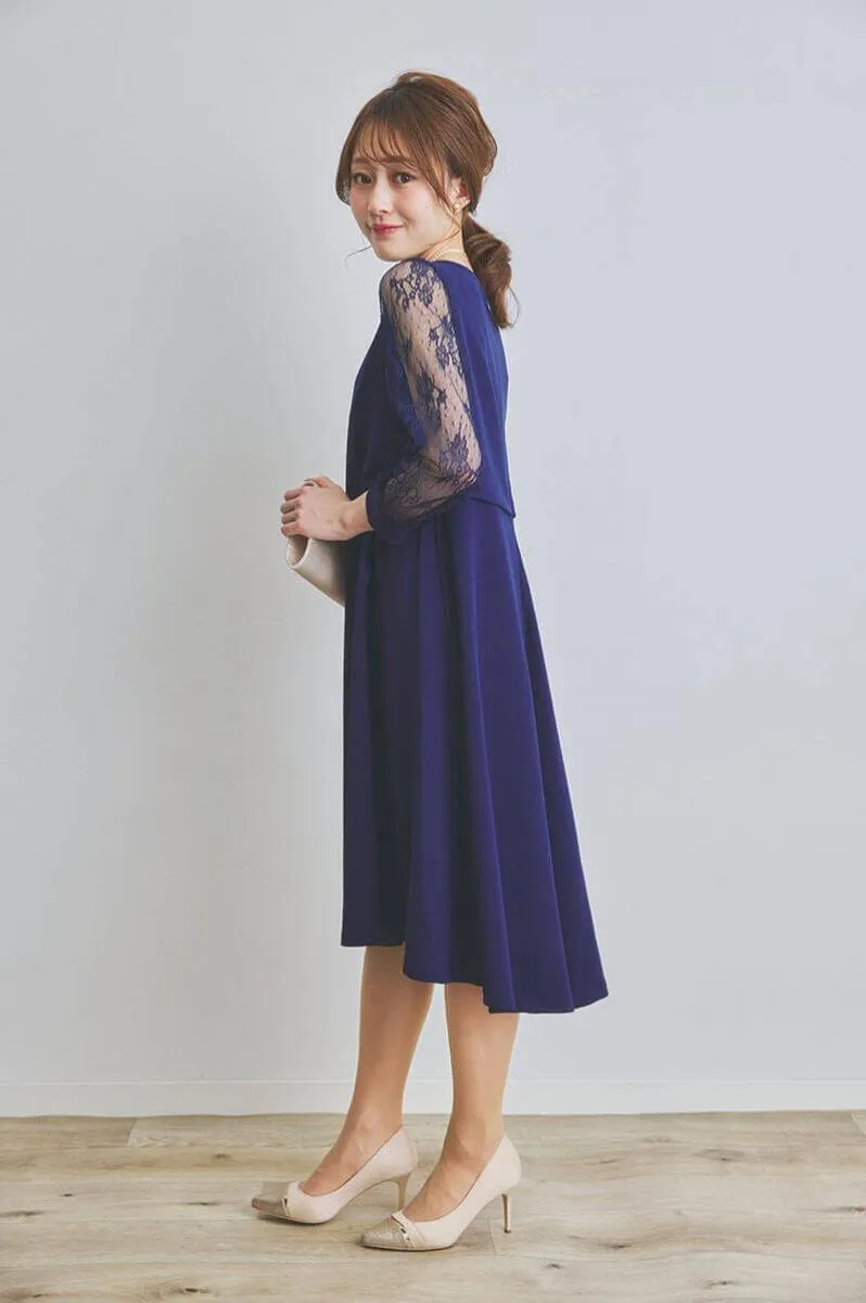 ネイビーの授乳口付きフィットアンドフレアドレス
