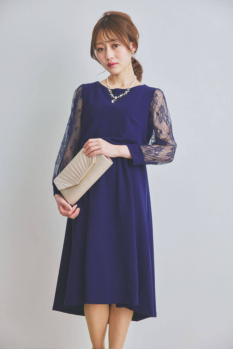 ネイビーの授乳口付きフィットアンドフレアドレス