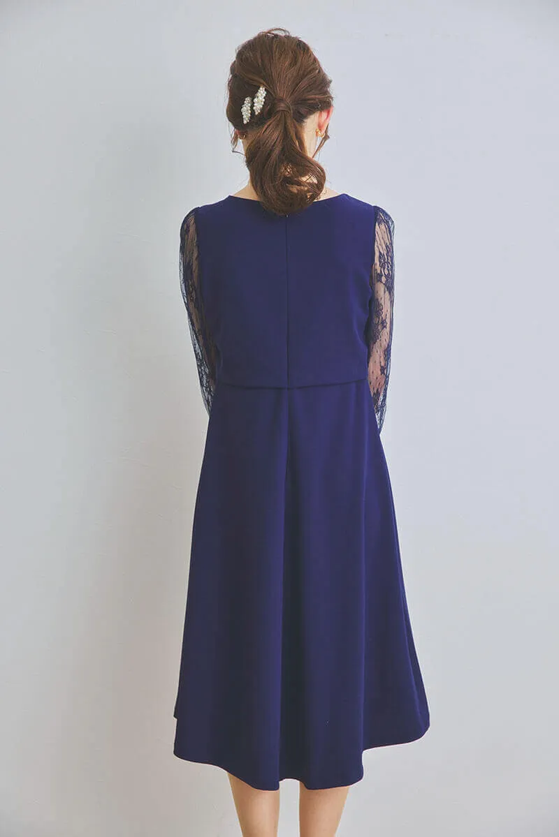 ネイビーの授乳口付きフィットアンドフレアドレス