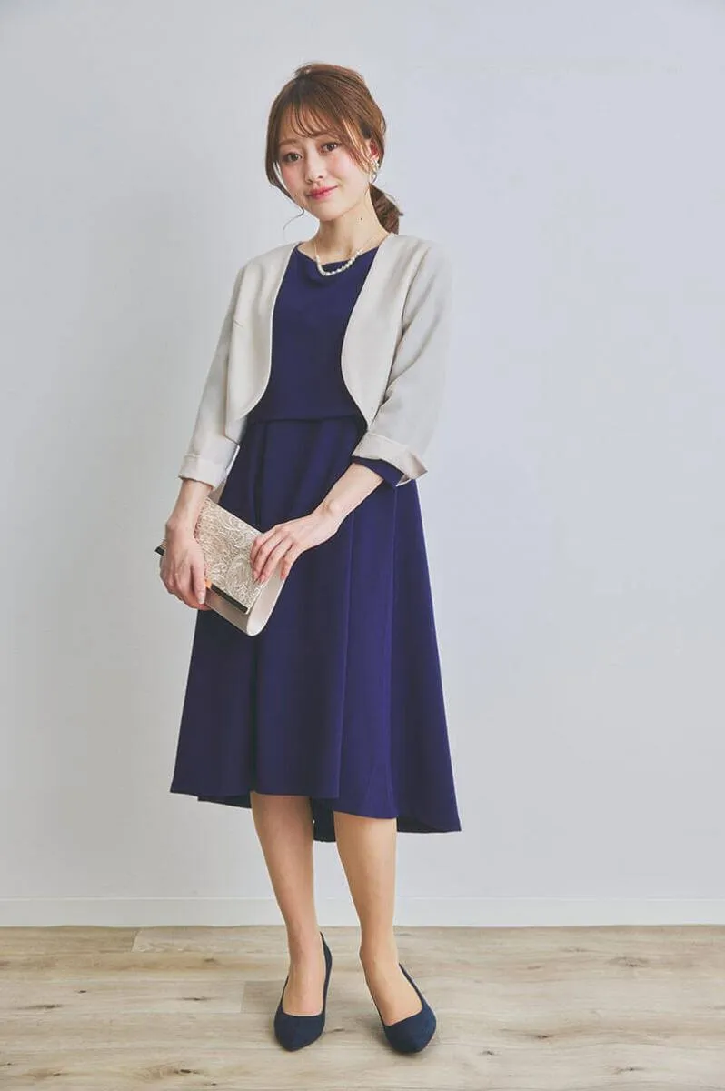 ネイビーの授乳口付きフィットアンドフレアドレス