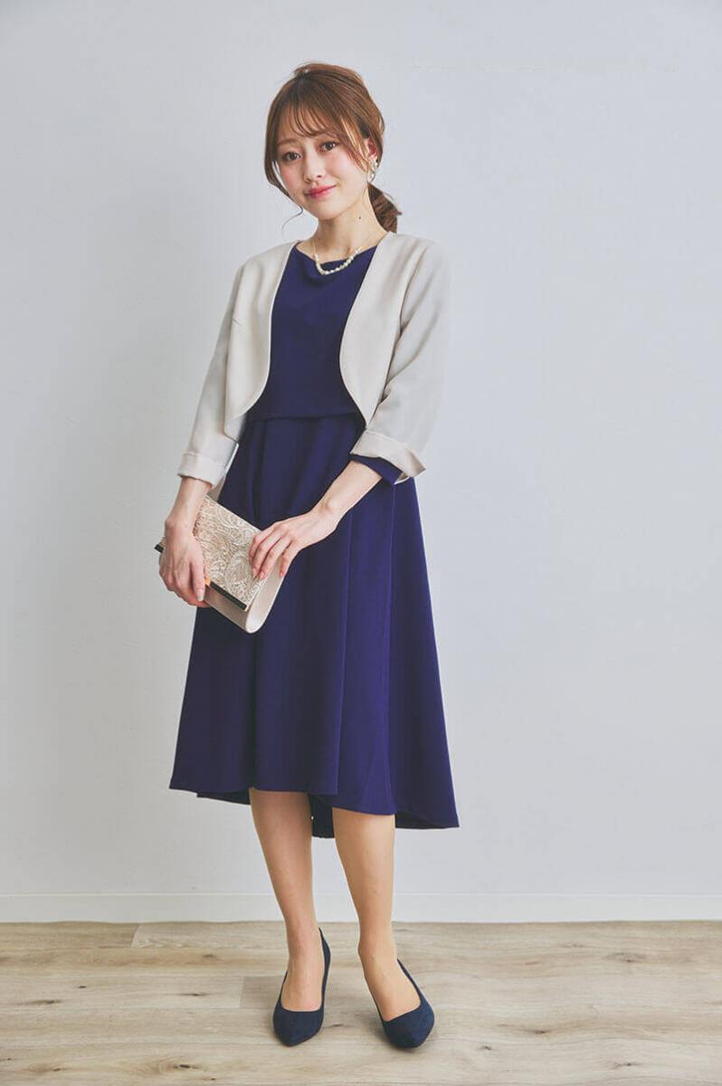 ネイビーの授乳口付きフィットアンドフレアドレス