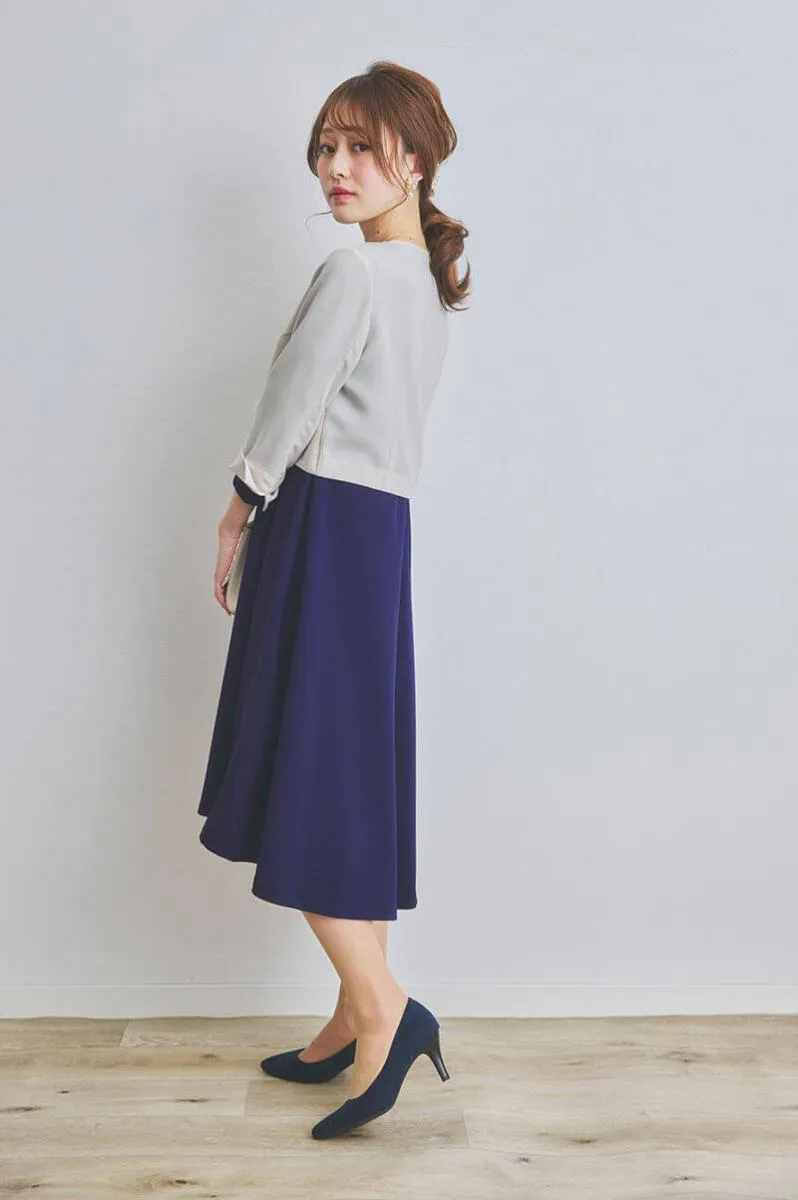 ネイビーの授乳口付きフィットアンドフレアドレス