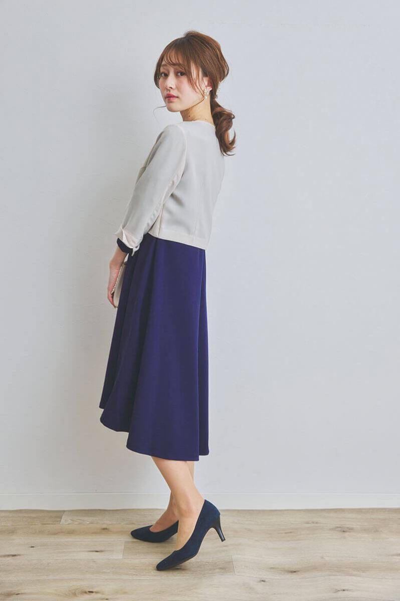 ネイビーの授乳口付きフィットアンドフレアドレス