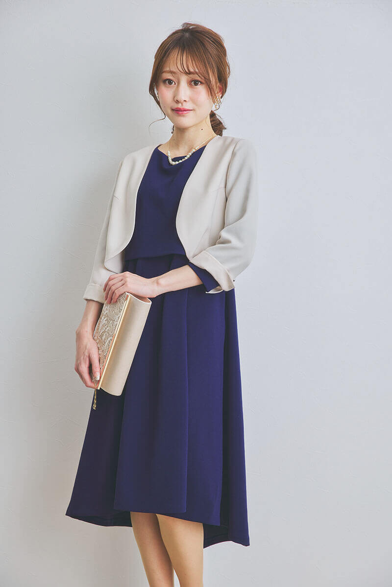 ネイビーの授乳口付きフィットアンドフレアドレス