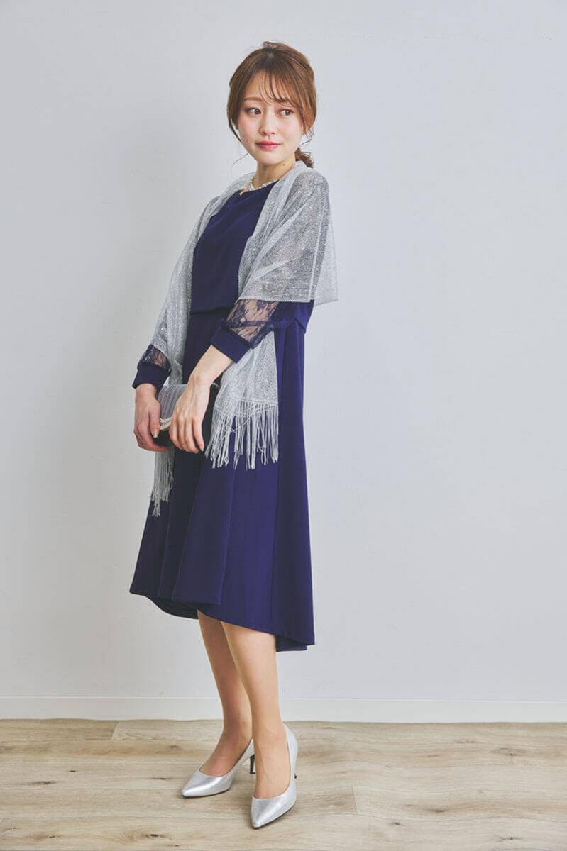 ネイビーの授乳口付きフィットアンドフレアドレス