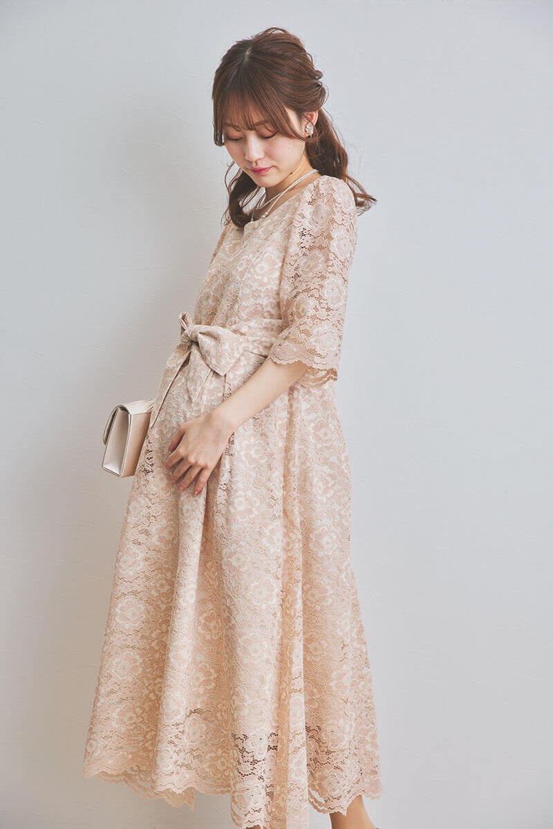 ピンクベージュの授乳口付きマタニティドレス