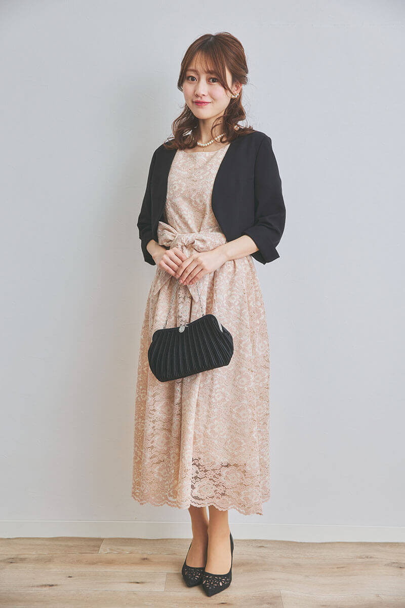 ピンクベージュの授乳口付きマタニティドレス