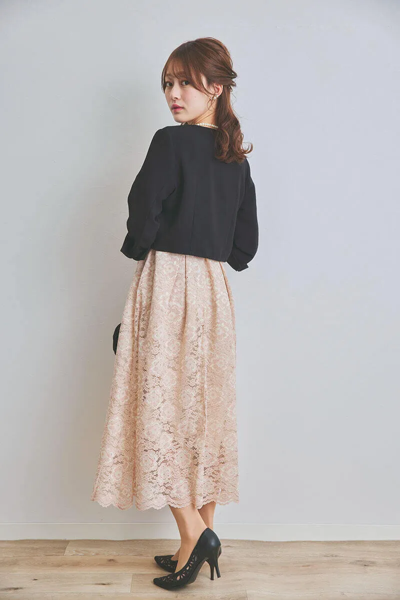 ピンクベージュの授乳口付きマタニティドレス