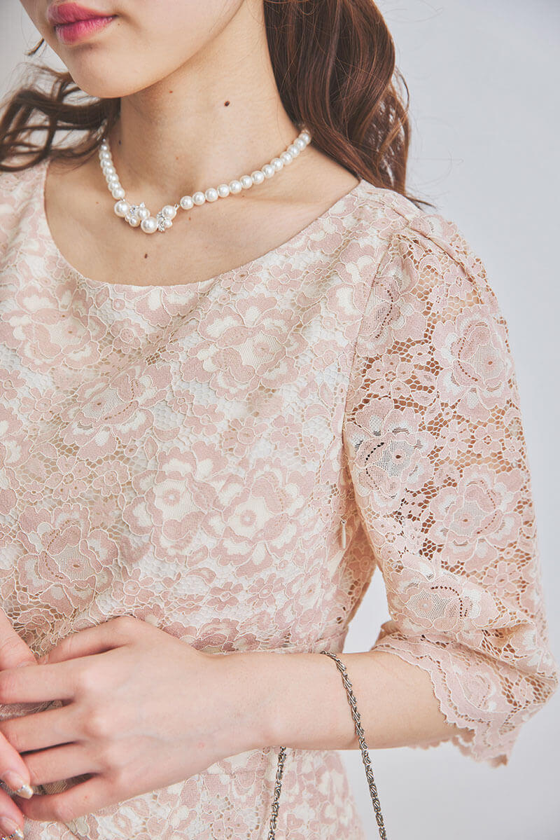 ピンクベージュの授乳口付きマタニティドレス