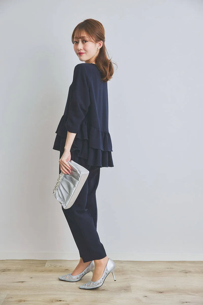 ネイビーのペプラムトップスパンツドレス