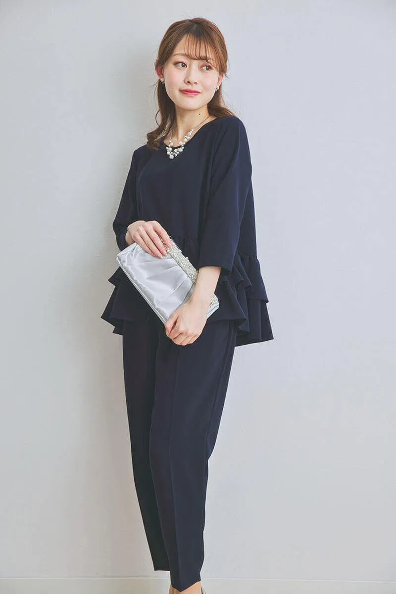 ネイビーのペプラムトップスパンツドレス