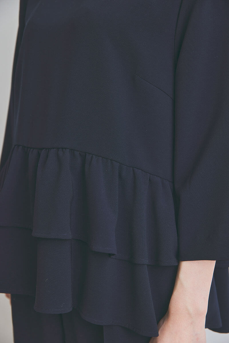 ネイビーのペプラムトップスパンツドレス