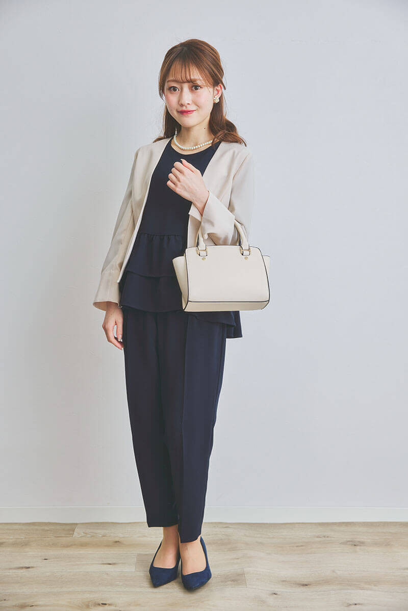 ネイビーのペプラムトップスパンツドレス