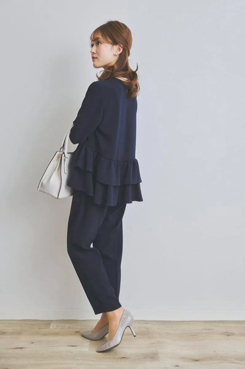 ネイビーのペプラムトップスパンツドレス