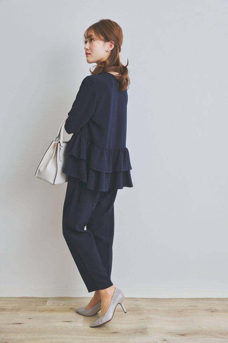 ネイビーのペプラムトップスパンツドレス
